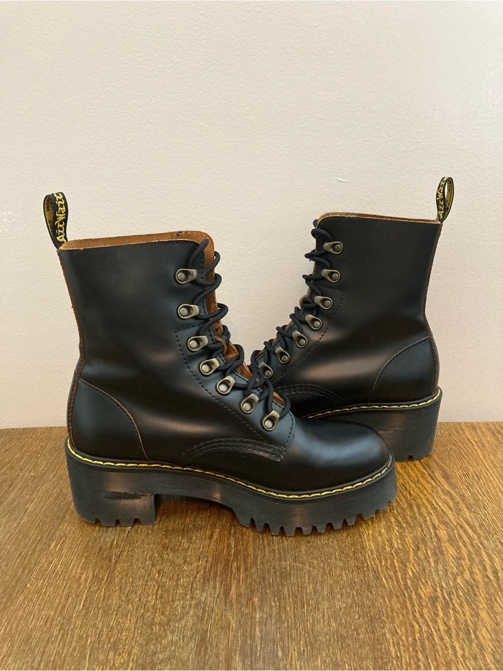 Dr Martens Leona Smooth Black Leather Platform Boots Women’s Size 8 - Picture 6 of 12